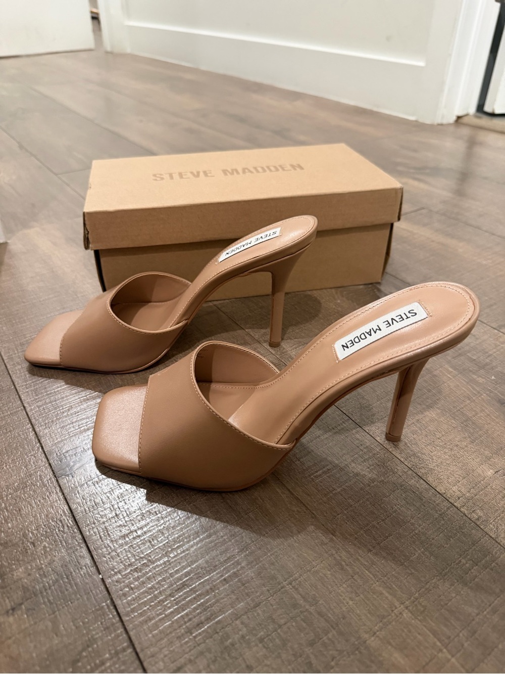 Steve Madden Nude Tan Slide Heeled Mules - Picture 2 of 4